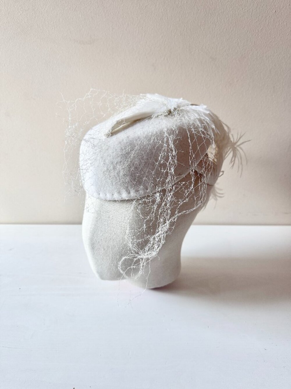 Vintage ANDRE White Felted Wool Ostrich Feather Mesh Veil Wedding Pillbox Hat